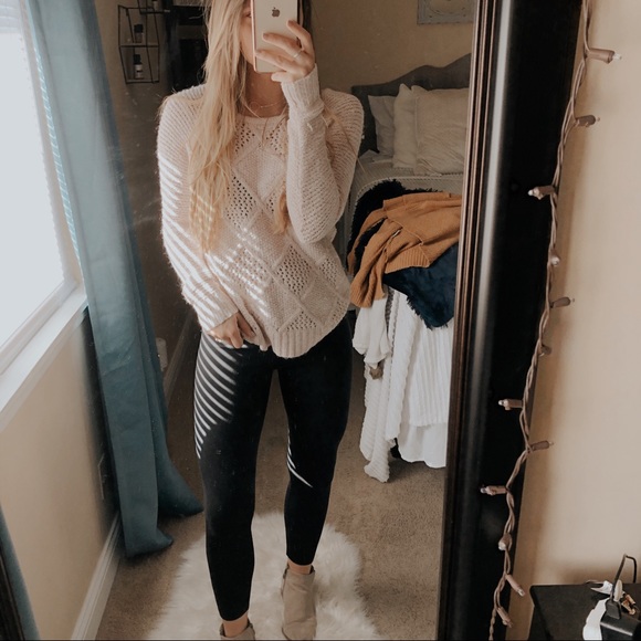 American Eagle Outfitters Sweaters - American Eagle Baby Pink Cable Knot Sweater